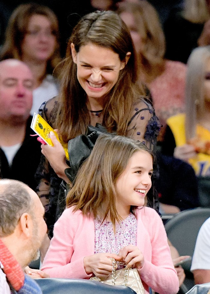 Katie Holmes, Suri Cruise Hit Lakers Game: Pics