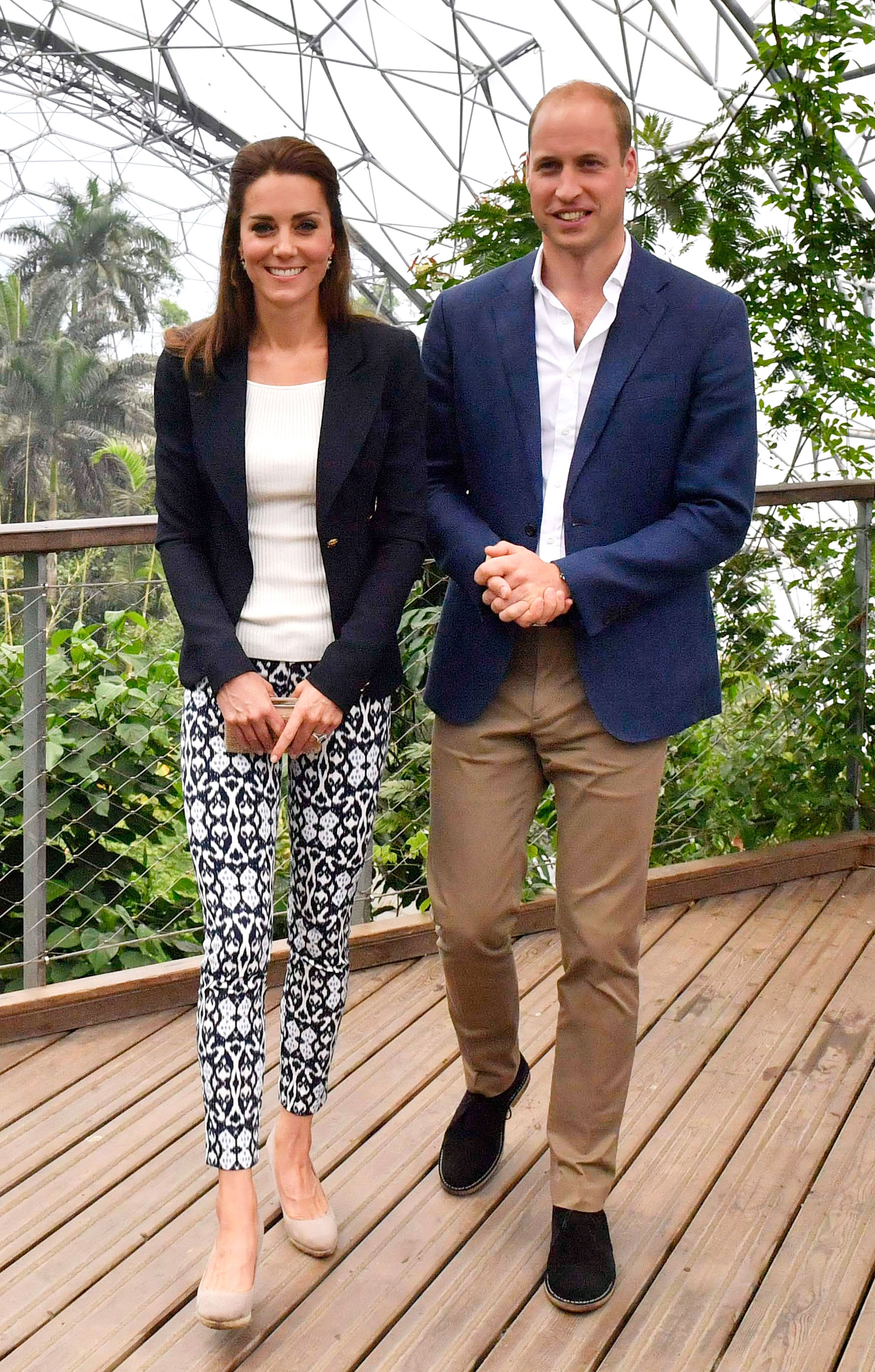 Kate Middleton's GAP bi-stretch skinny ankle pants in ikat blue print
