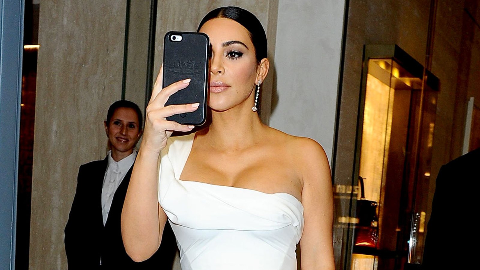 Kim Kardashian Pees On Spanx — Her Shocking Revelation In 'LOVE' Magazine –  Hollywood Life