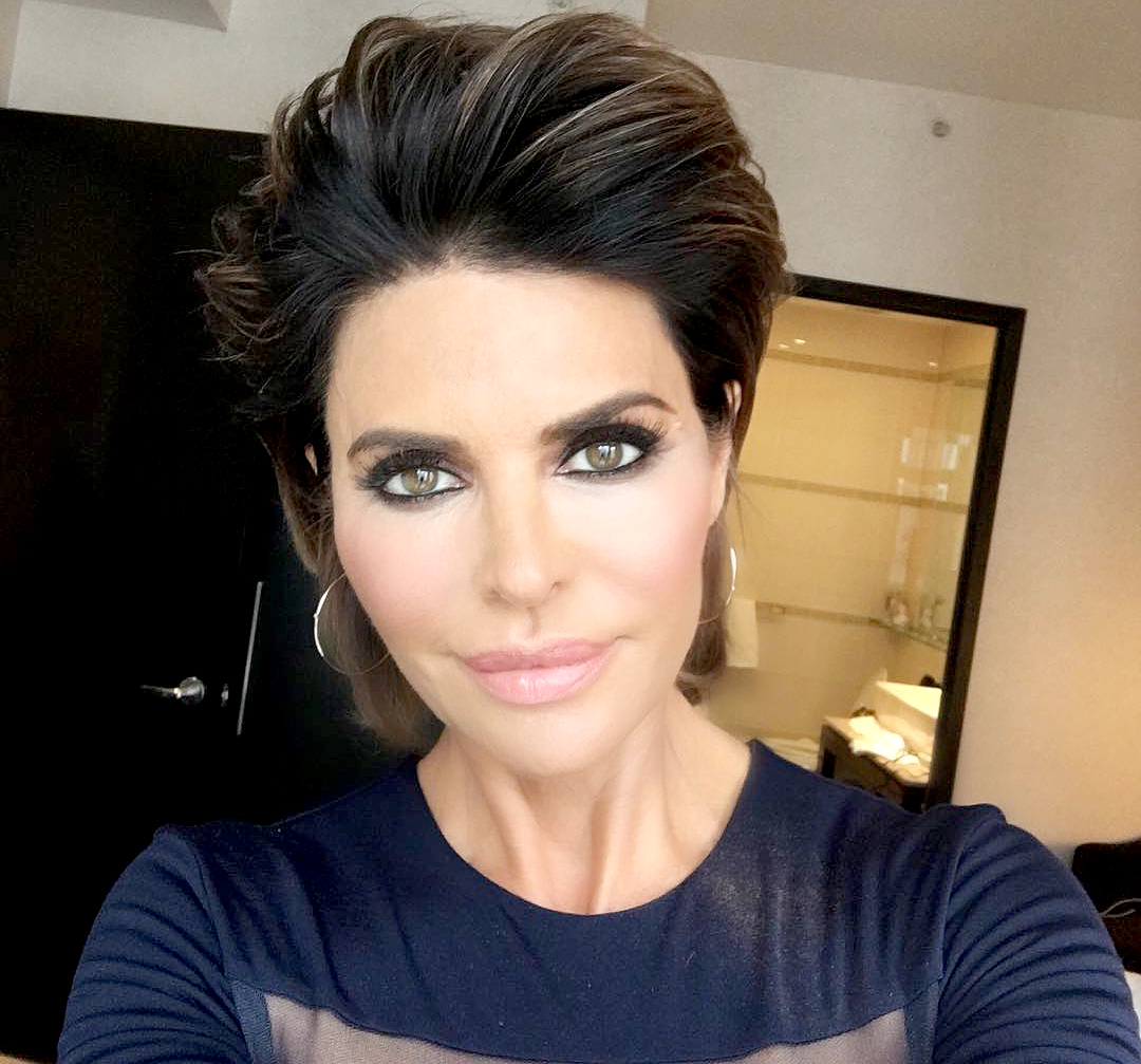 Lisa Rinna Changes Her Hairstyle for First Time in 20 Years!