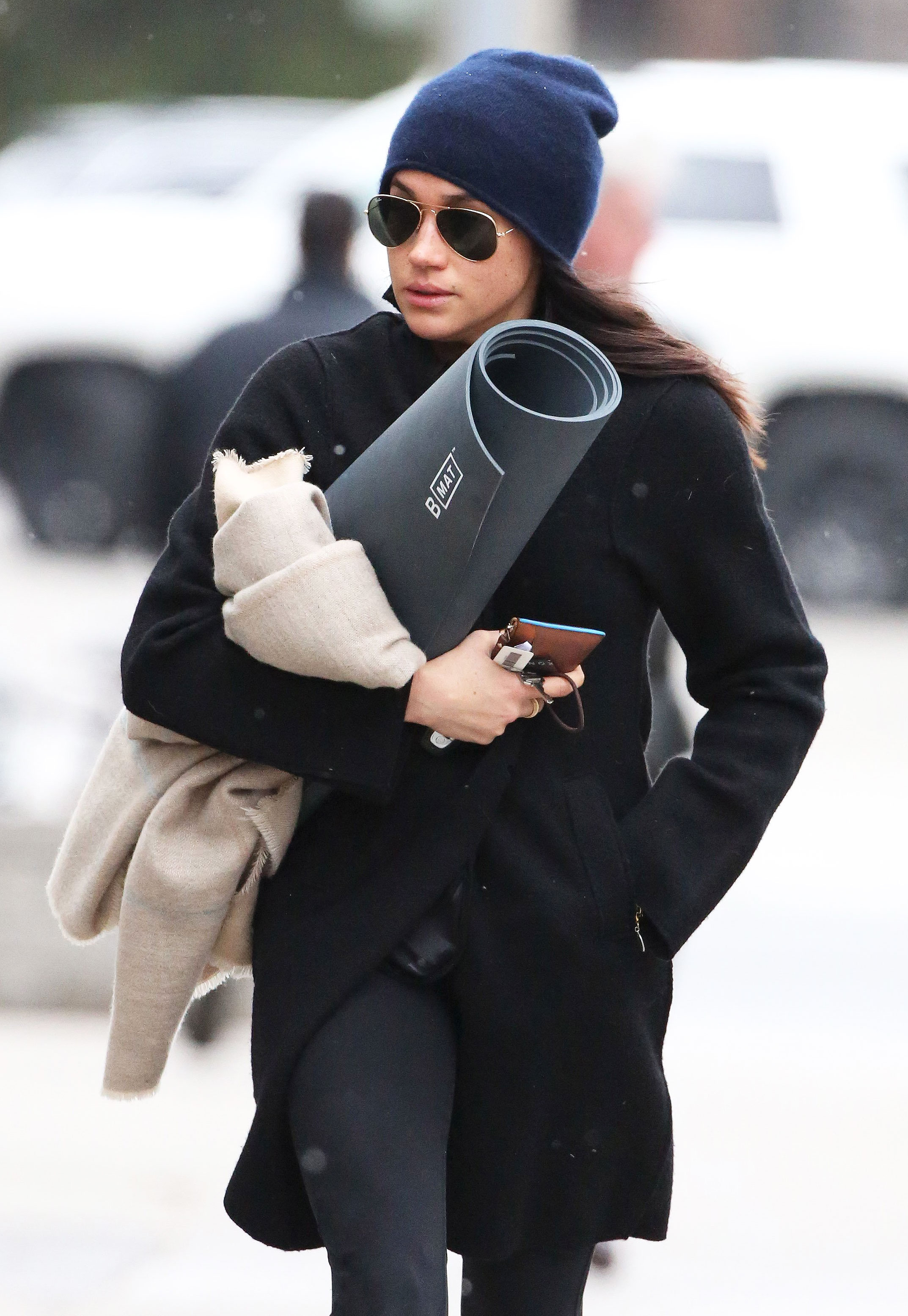 Meghan Markle Loves Beanies Shop Her Look Us Weekly