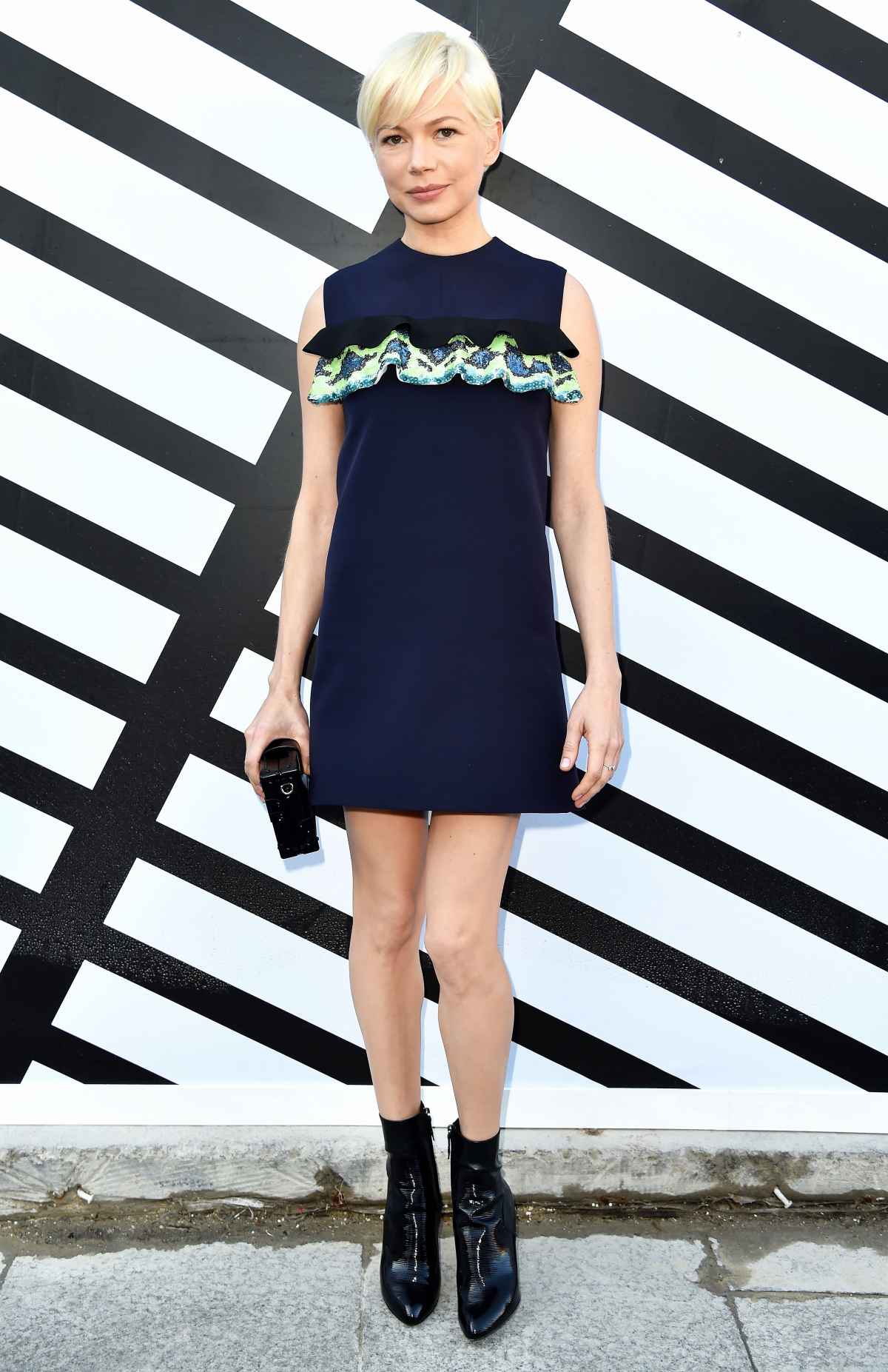Karlie Kloss in Louis Vuitton – At 2015 MTV Video Music Awards