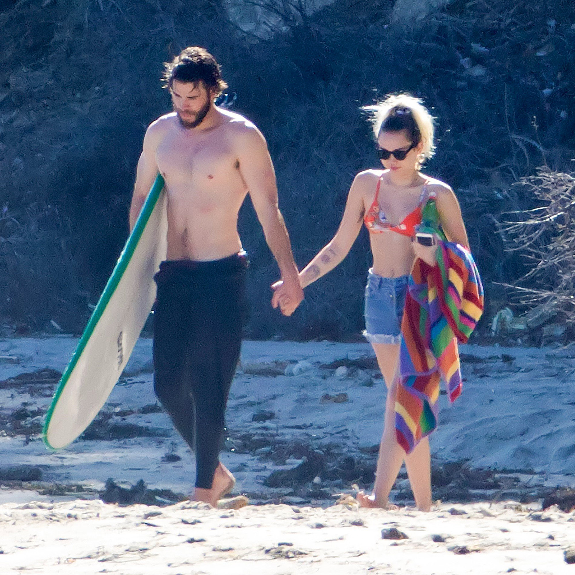 Miley Cyrus, Liam Hemsworth Hold Hands on Beach in Malibu pic pic