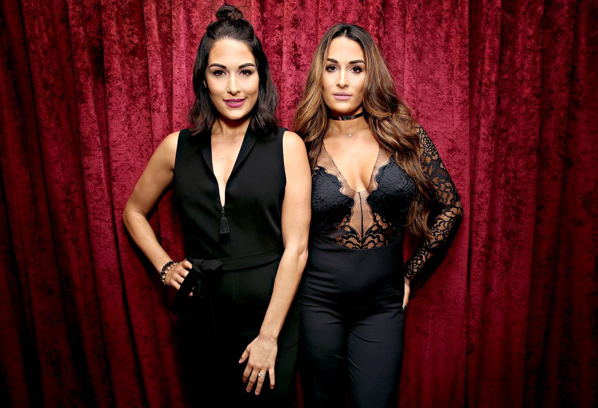 Anyone recognize what glasses Nikki Bella is wearing here, from