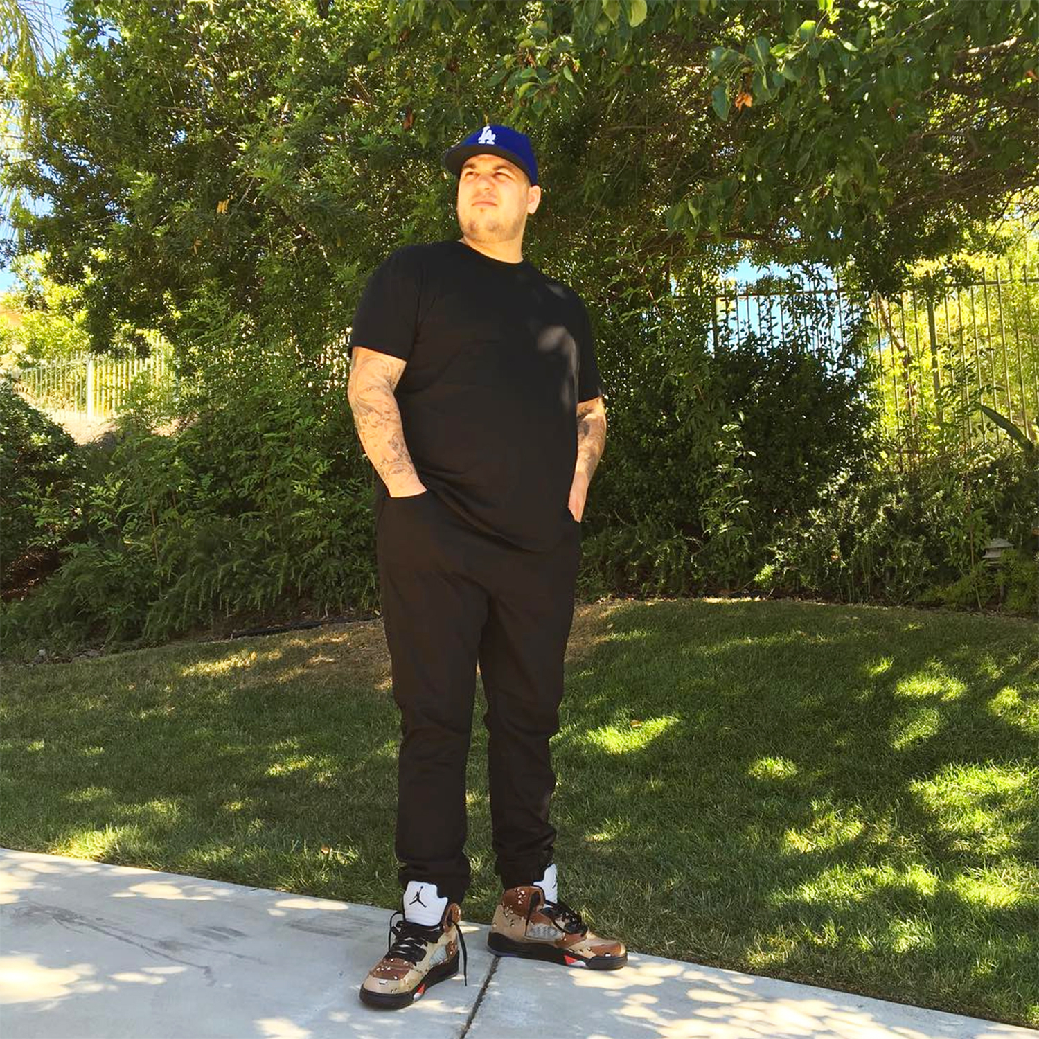 Rob Kardashian Shows Off Weight Loss In Full Body Photo
