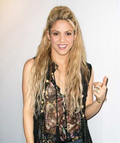 Shakira Unveils a New Red Hair Color: Photo | Us Weekly