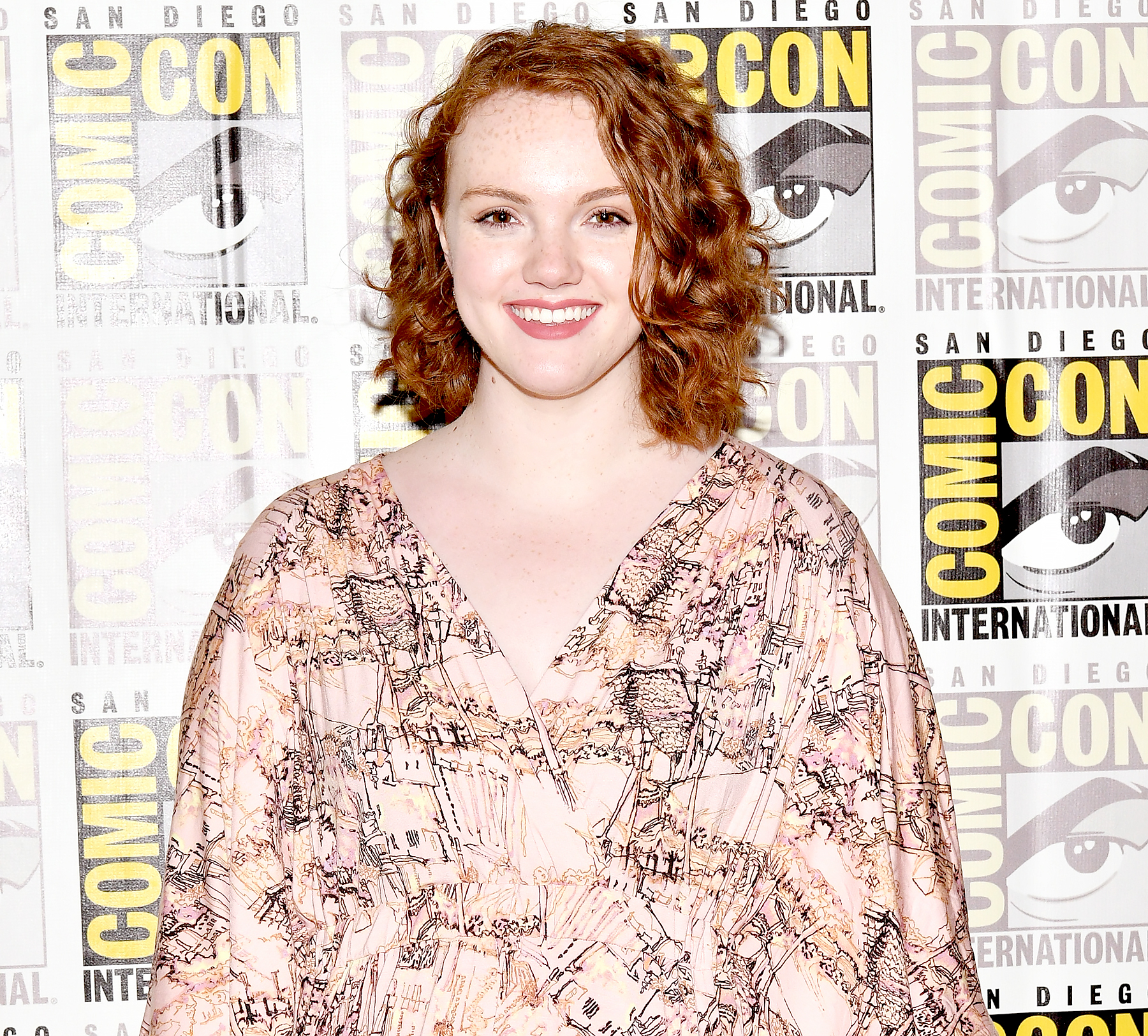 BARB from STRANGER THINGS Surprised Fans at The 2017 Comic Con Panel  (Shannon Purser) 