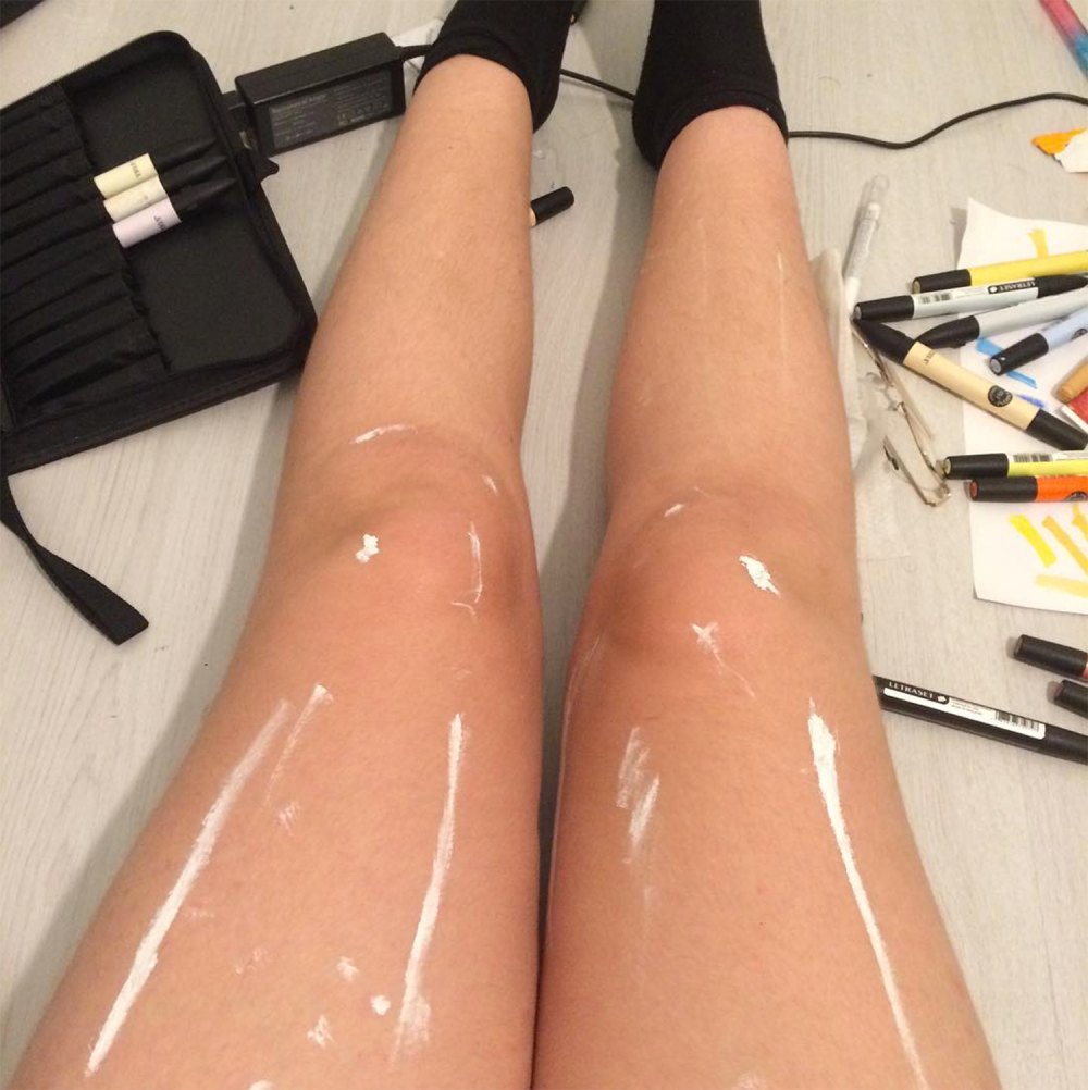 This Optical Illusion of Shiny Legs Has the Internet Divided