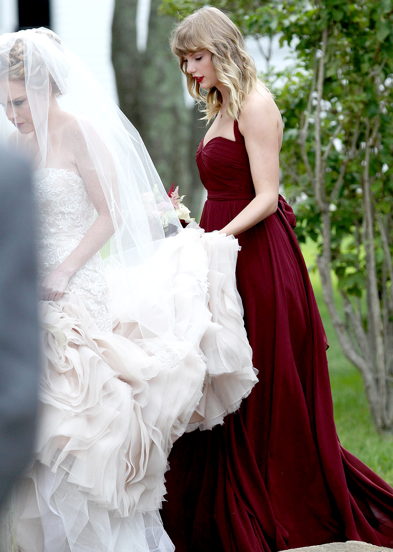 taylor-swift-gives-raunchy-speech-at-her-best-friend-s-wedding-watch