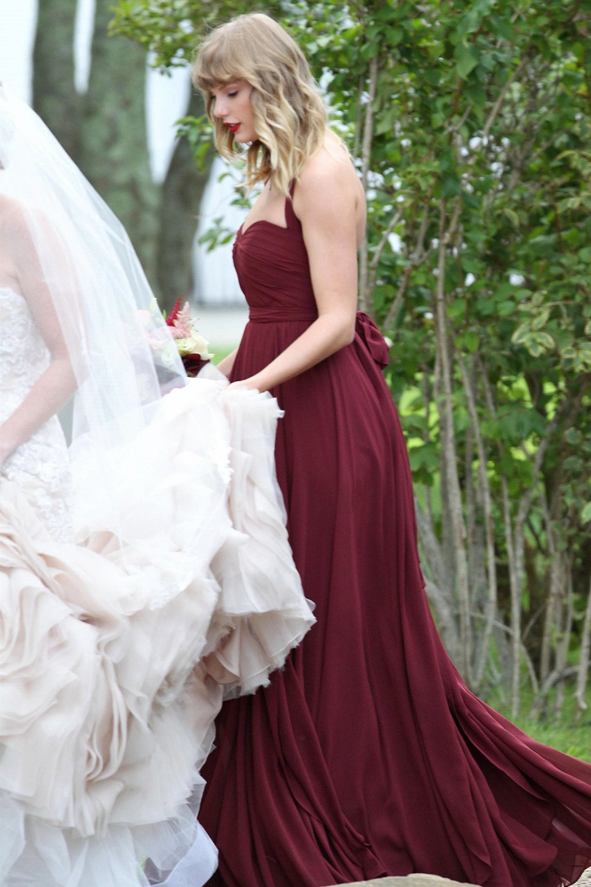 Taylor Swift Serves as Bridesmaid in Abigail Anderson’s Wedding