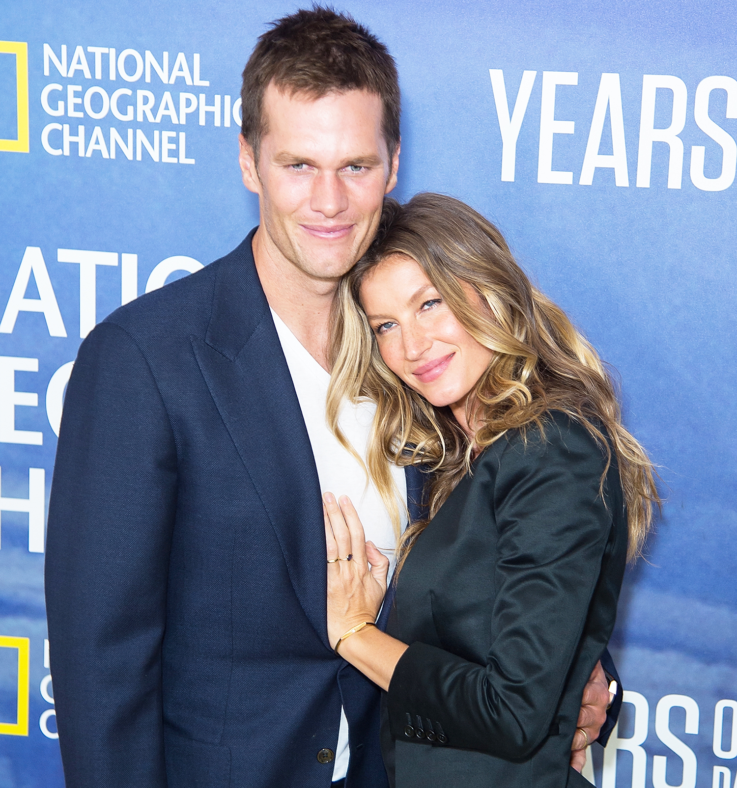 Tom Brady work outs shirtless during trip with Gisele Bündchen